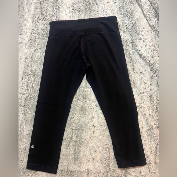 Lululemon Wunder Under Crop (Reversible)
Black / Ultra Violet • GREAT CONDITION - Picture 4 of 5